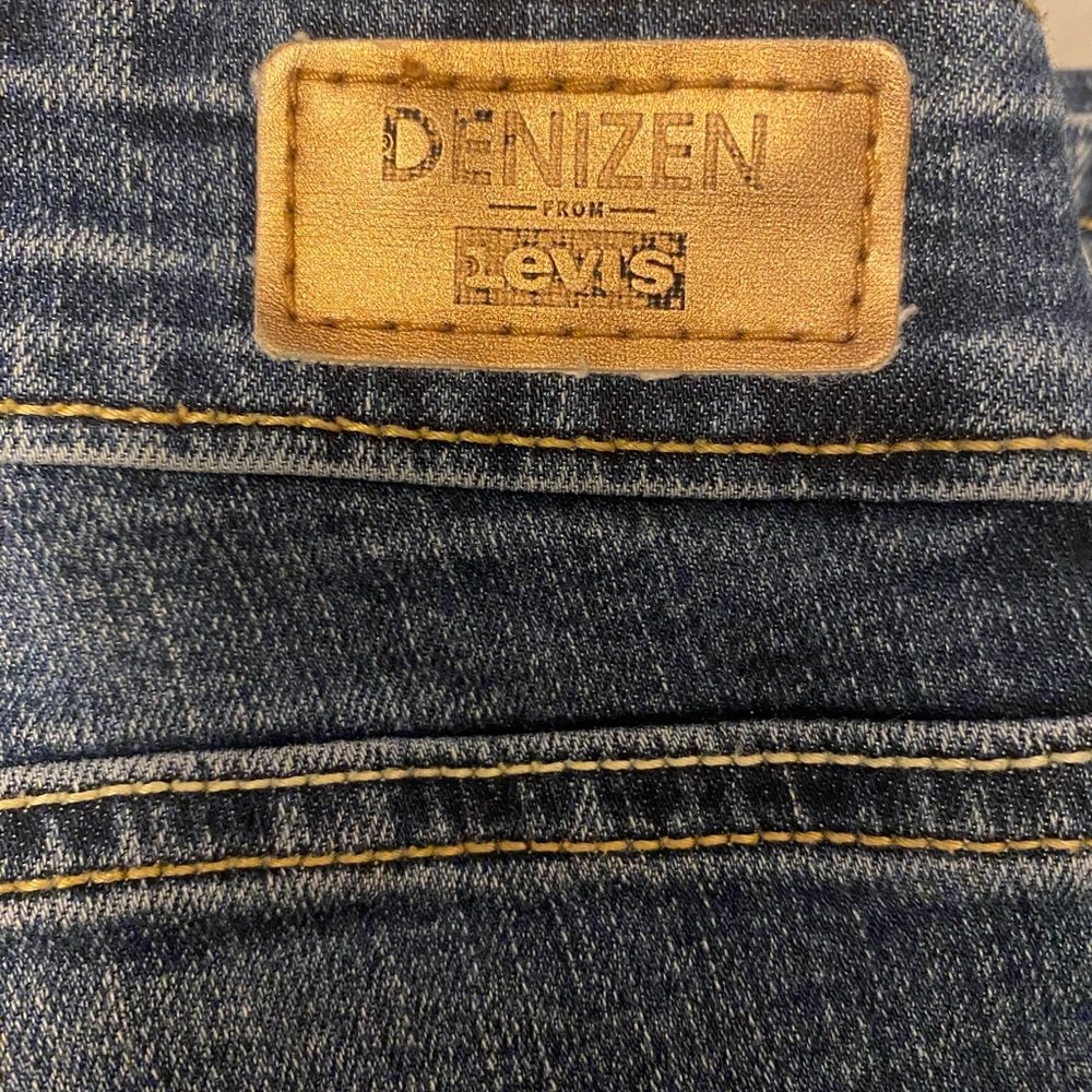 Preloved Levi’s Denizen modern skinny stretch jeans size 10- 30 W 29 inseam